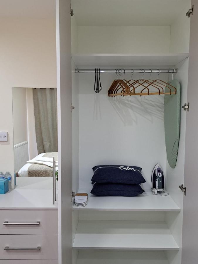 Modern 2 Bed 2 Bath Apartment Free Parking Γουάτφορντ Εξωτερικό φωτογραφία