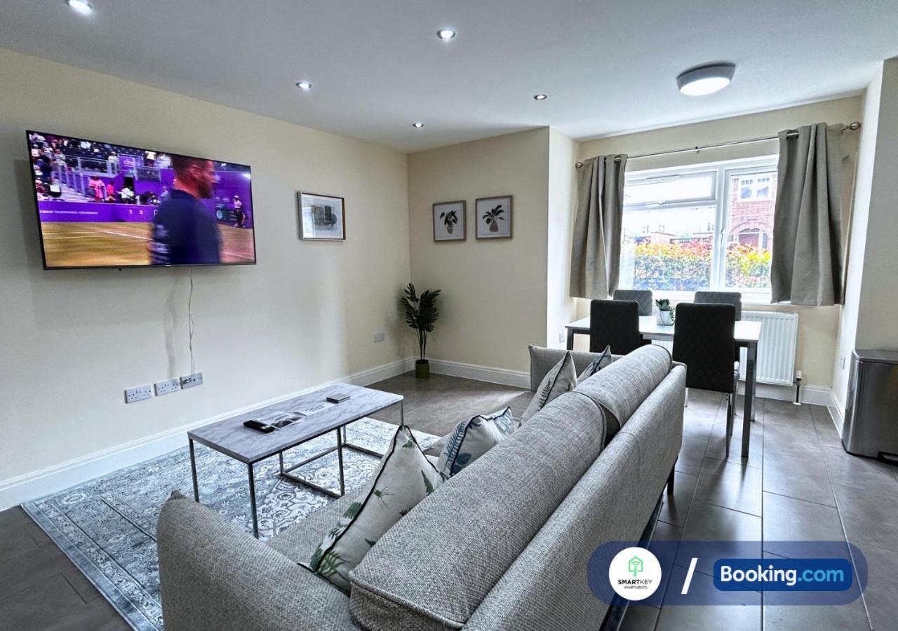 Modern 2 Bed 2 Bath Apartment Free Parking Γουάτφορντ Εξωτερικό φωτογραφία