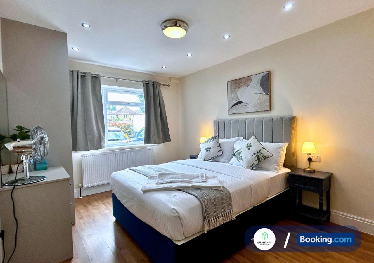 Modern 2 Bed 2 Bath Apartment Free Parking Γουάτφορντ Εξωτερικό φωτογραφία