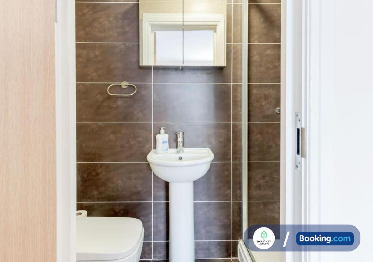 Modern 2 Bed 2 Bath Apartment Free Parking Γουάτφορντ Εξωτερικό φωτογραφία