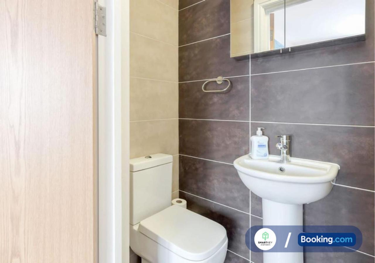 Modern 2 Bed 2 Bath Apartment Free Parking Γουάτφορντ Εξωτερικό φωτογραφία