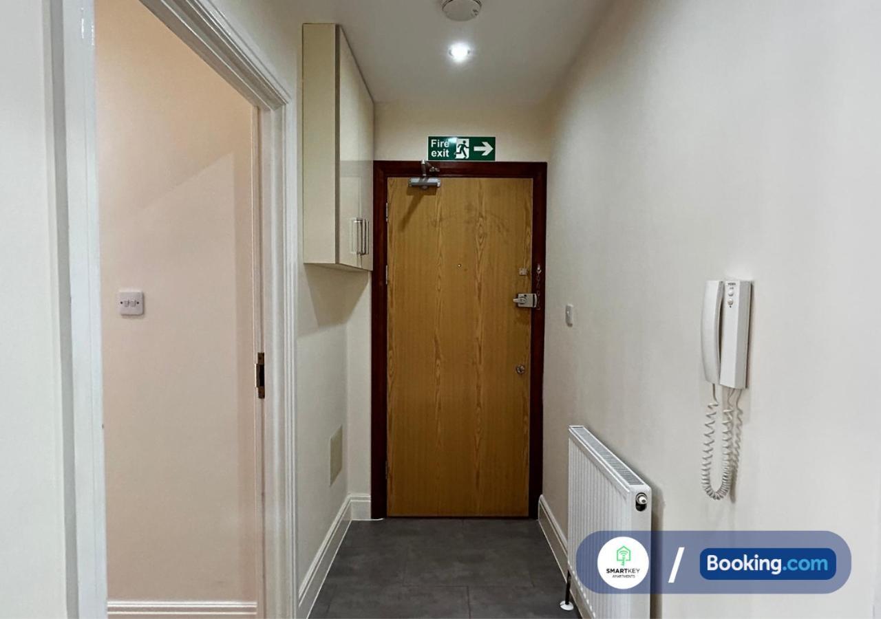 Modern 2 Bed 2 Bath Apartment Free Parking Γουάτφορντ Εξωτερικό φωτογραφία