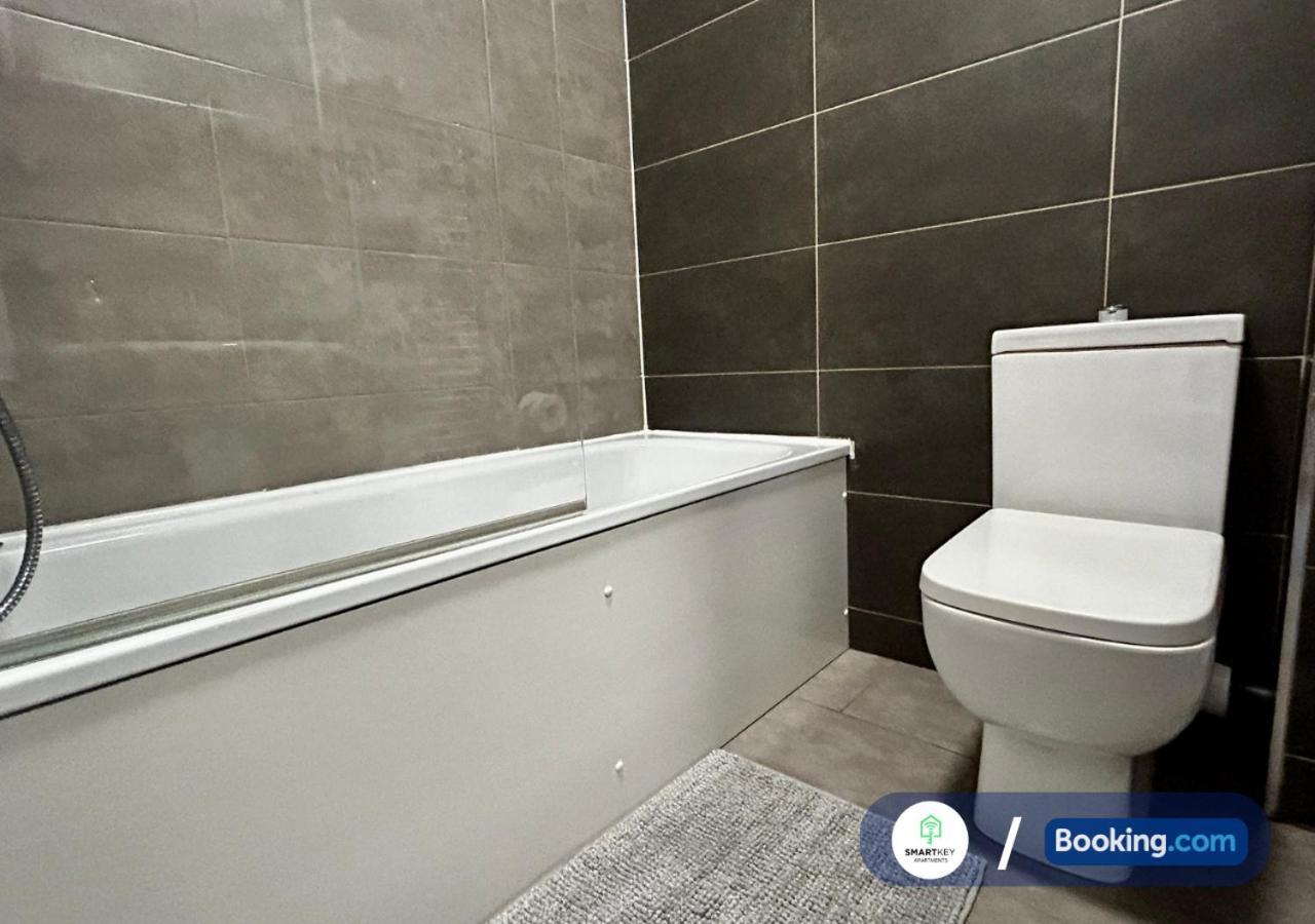 Modern 2 Bed 2 Bath Apartment Free Parking Γουάτφορντ Εξωτερικό φωτογραφία