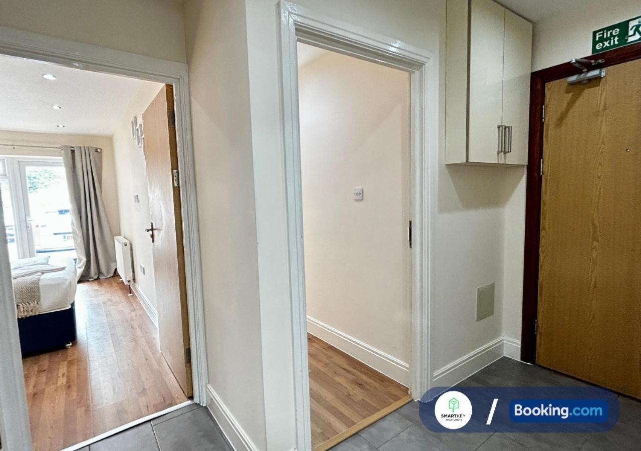 Modern 2 Bed 2 Bath Apartment Free Parking Γουάτφορντ Εξωτερικό φωτογραφία