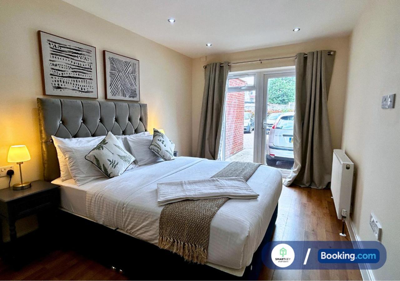Modern 2 Bed 2 Bath Apartment Free Parking Γουάτφορντ Εξωτερικό φωτογραφία